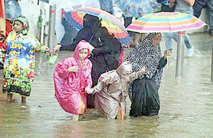ممبئی میں موسلادھار بارش دو افراد ہلاک ، 5 زخمی