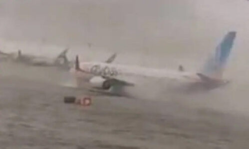 ویڈیو ۔ متحدہ عرب امارات میں شدید بارش کے باعث دبئی ایئرپورٹ کا رن وے ڈوب گیا۔
