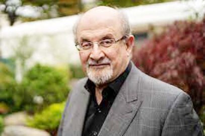میری آنکھ باہر نکل کر چہرے پر لٹکی ہوئی تھی‘، قاتلانہ حملے کے 2 سال بعد سلمان رشدی کا پہلا انٹرویو